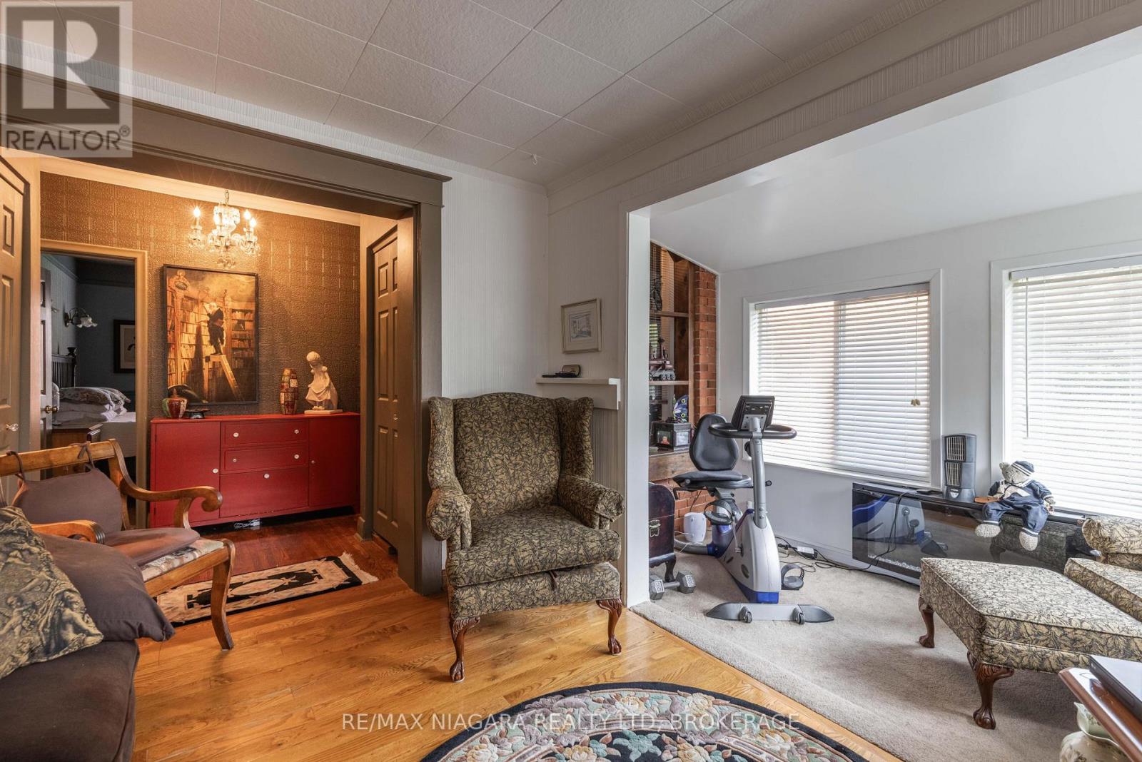 147 Geneva Street, St. Catharines, Ontario  L2R 4N7 - Photo 8 - X12388290