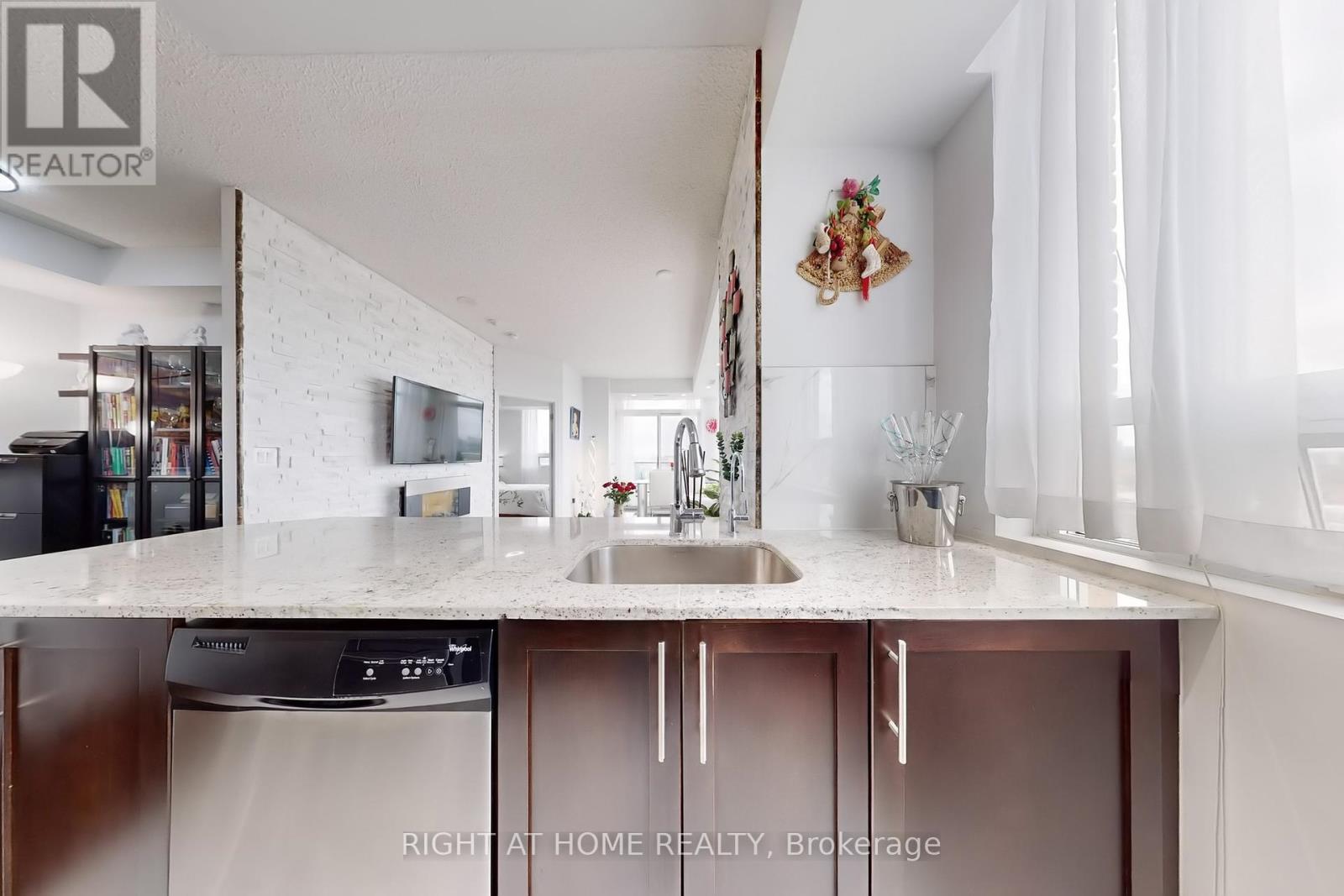 2415 - 125 Western Battery Road, Toronto, Ontario  M6K 3R8 - Photo 17 - C12388061