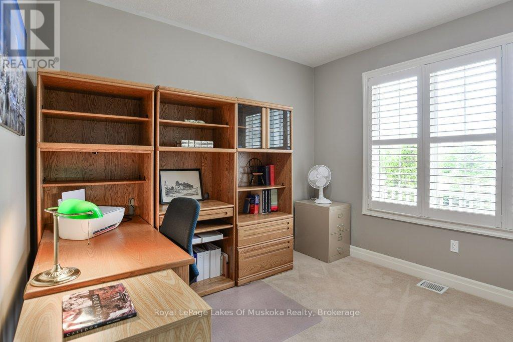 12 Pheasant Run, Bracebridge, Ontario  P1L 0A9 - Photo 14 - X12388152