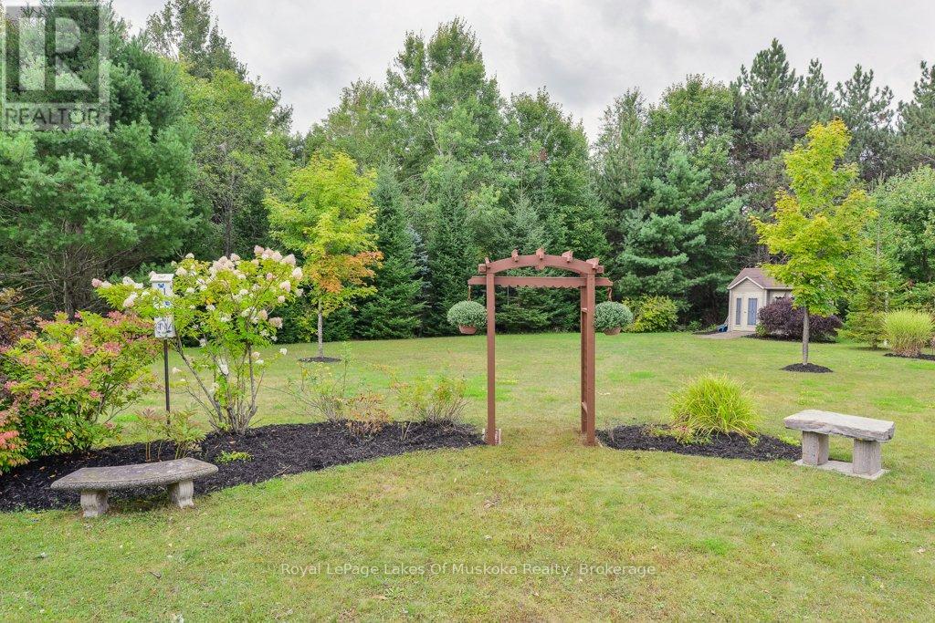 12 Pheasant Run, Bracebridge, Ontario  P1L 0A9 - Photo 26 - X12388152