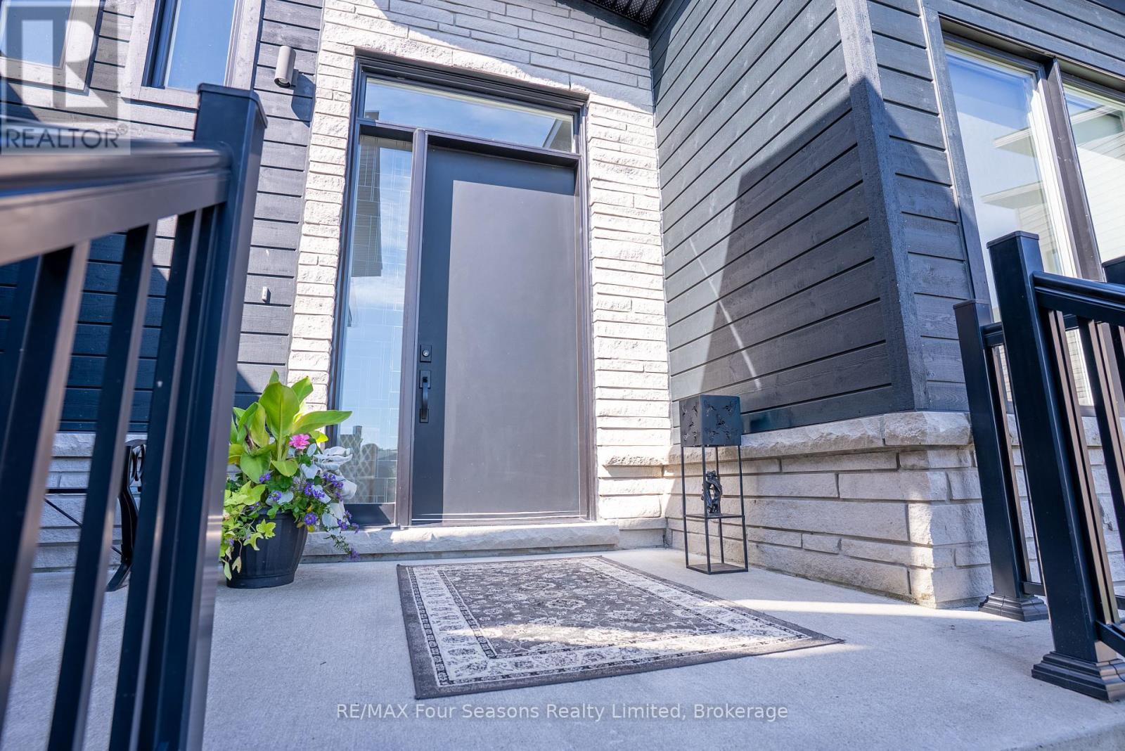 102 Goldie Court, Blue Mountains, Ontario  N0H 1J0 - Photo 2 - X12388181