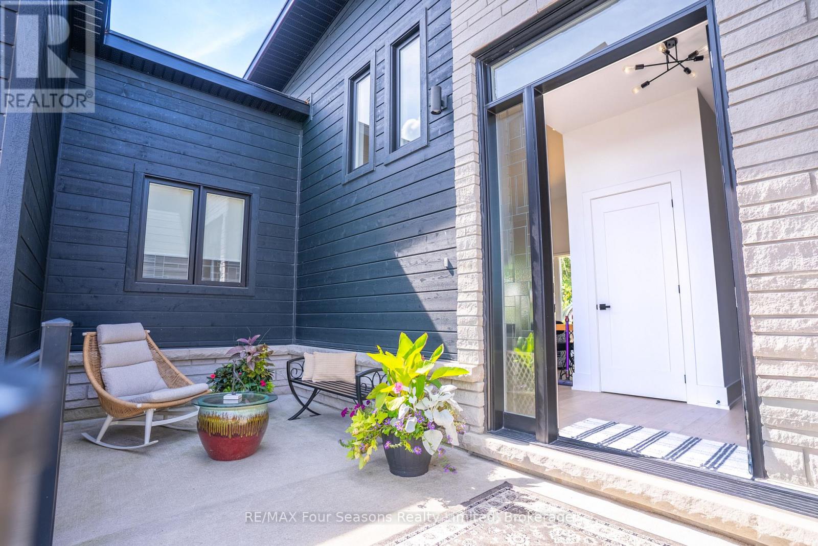 102 Goldie Court, Blue Mountains, Ontario  N0H 1J0 - Photo 3 - X12388181