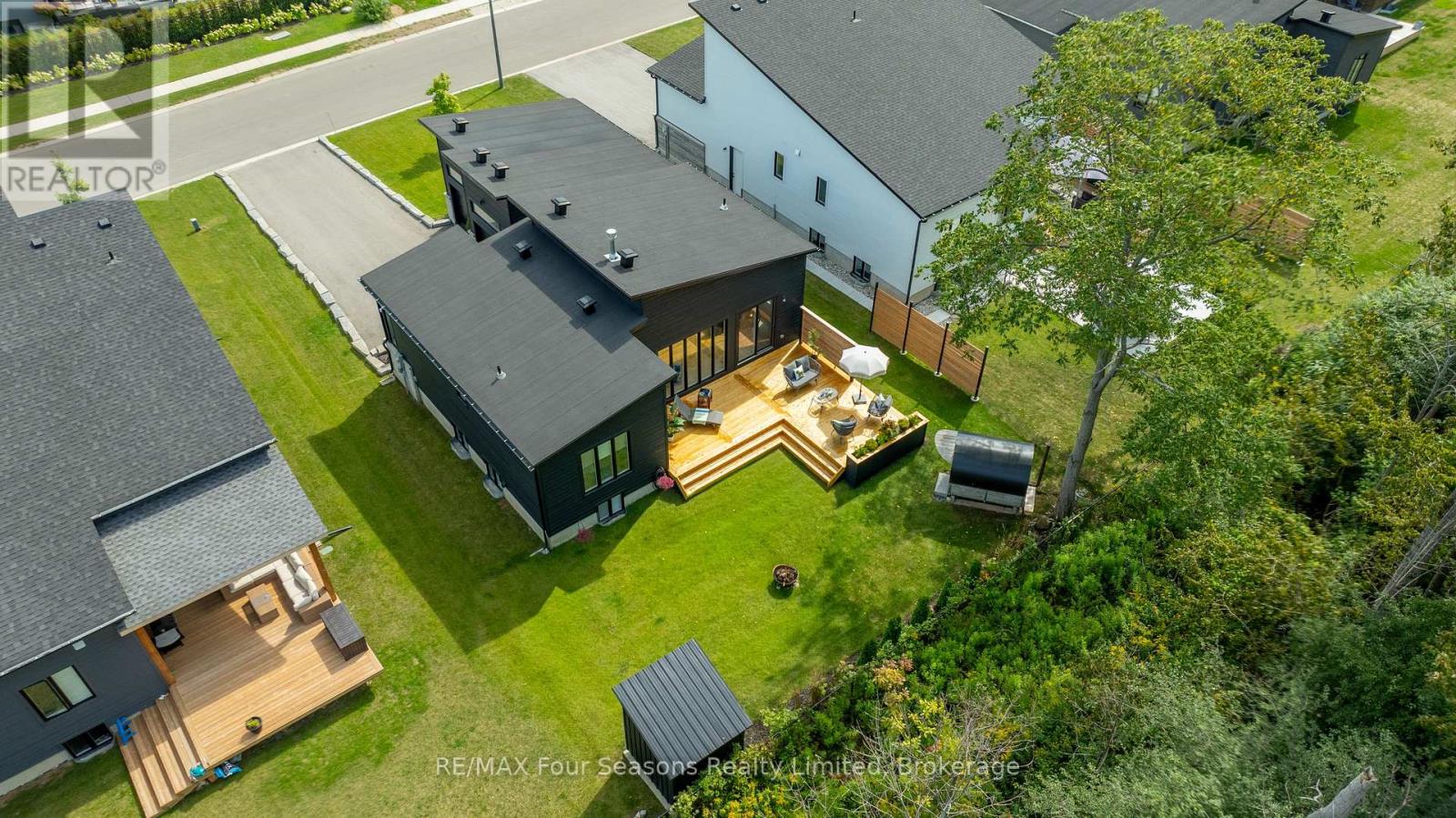 102 Goldie Court, Blue Mountains, Ontario  N0H 1J0 - Photo 8 - X12388181
