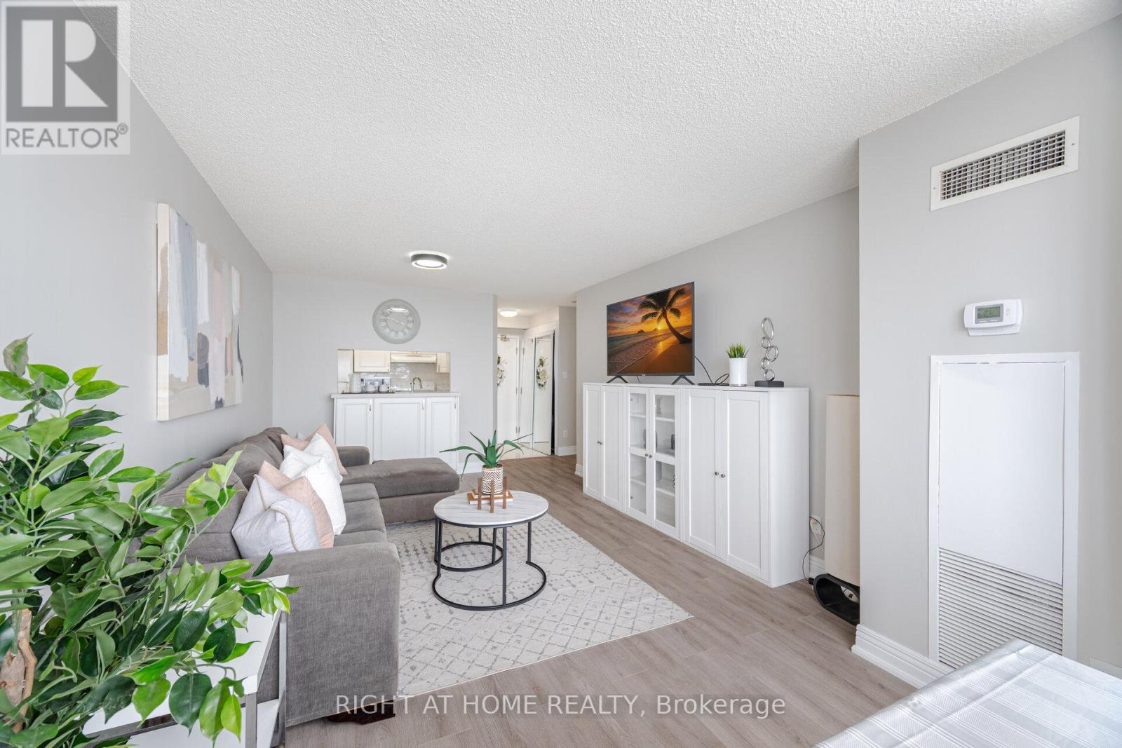 807 - 1470 Midland Avenue, Toronto, Ontario  M1P 4Z4 - Photo 2 - E12388039