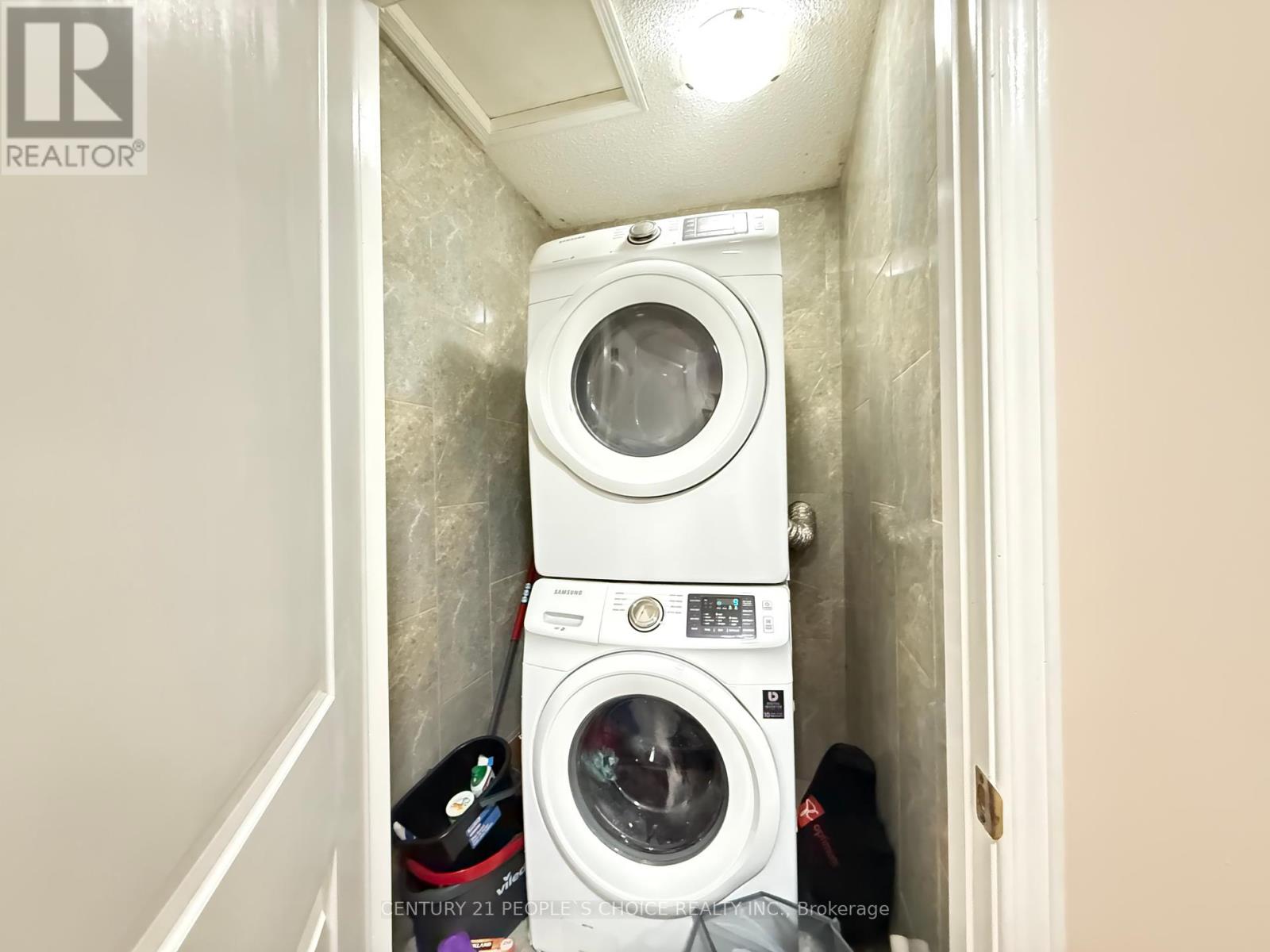 Upper - - 5689 Sidmouth Street, Mississauga, Ontario  L5V 2H1 - Photo 9 - W12382804