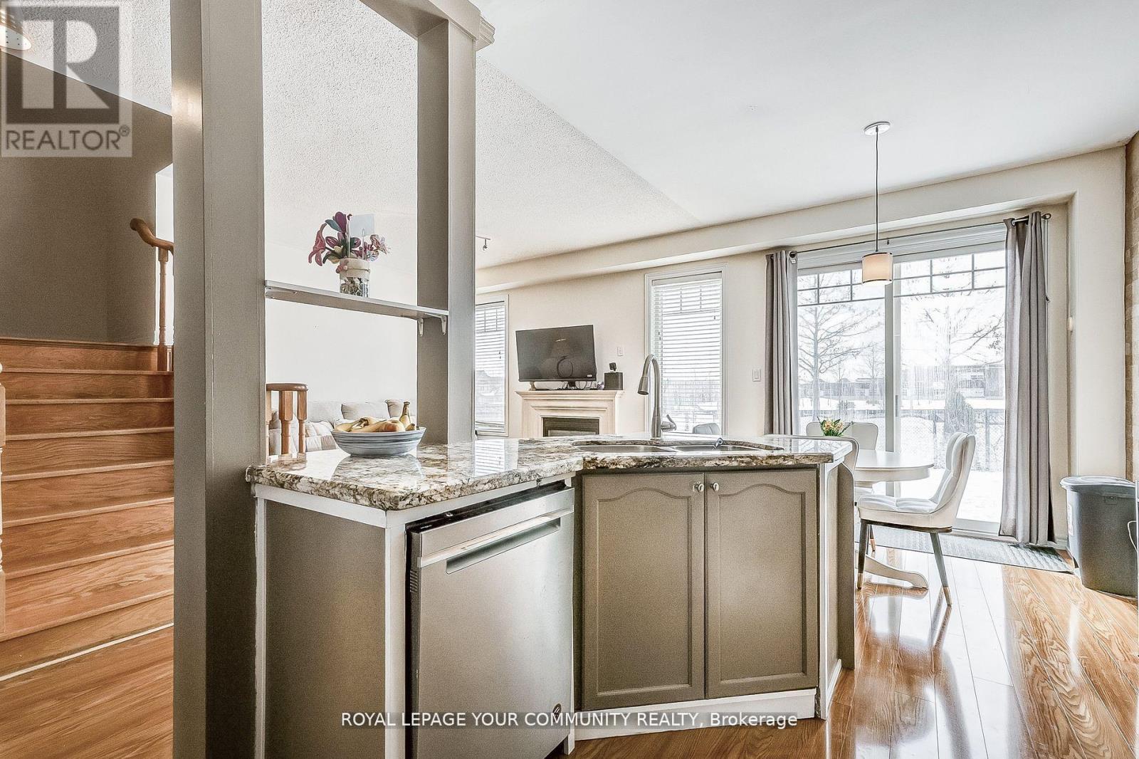 16 Windrow Street, Richmond Hill (Jefferson), Ontario  L4E 0B6 - Photo 10 - N12387971