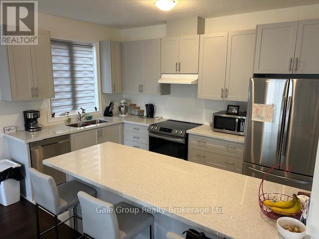 52 Seaton Crescent W, Tillsonburg, Ontario  N4G 0J7 - Photo 2 - X12388316