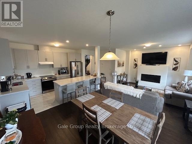 52 Seaton Crescent W, Tillsonburg, Ontario  N4G 0J7 - Photo 9 - X12388316