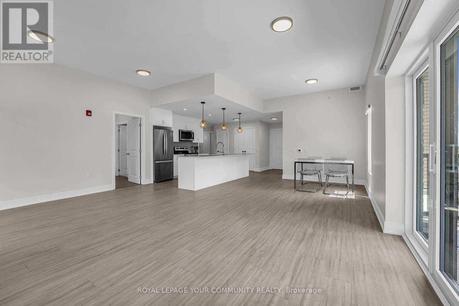 211 - 121 Mary Street, Clearview, Ontario  L0M 1G0 - Photo 12 - S12388054