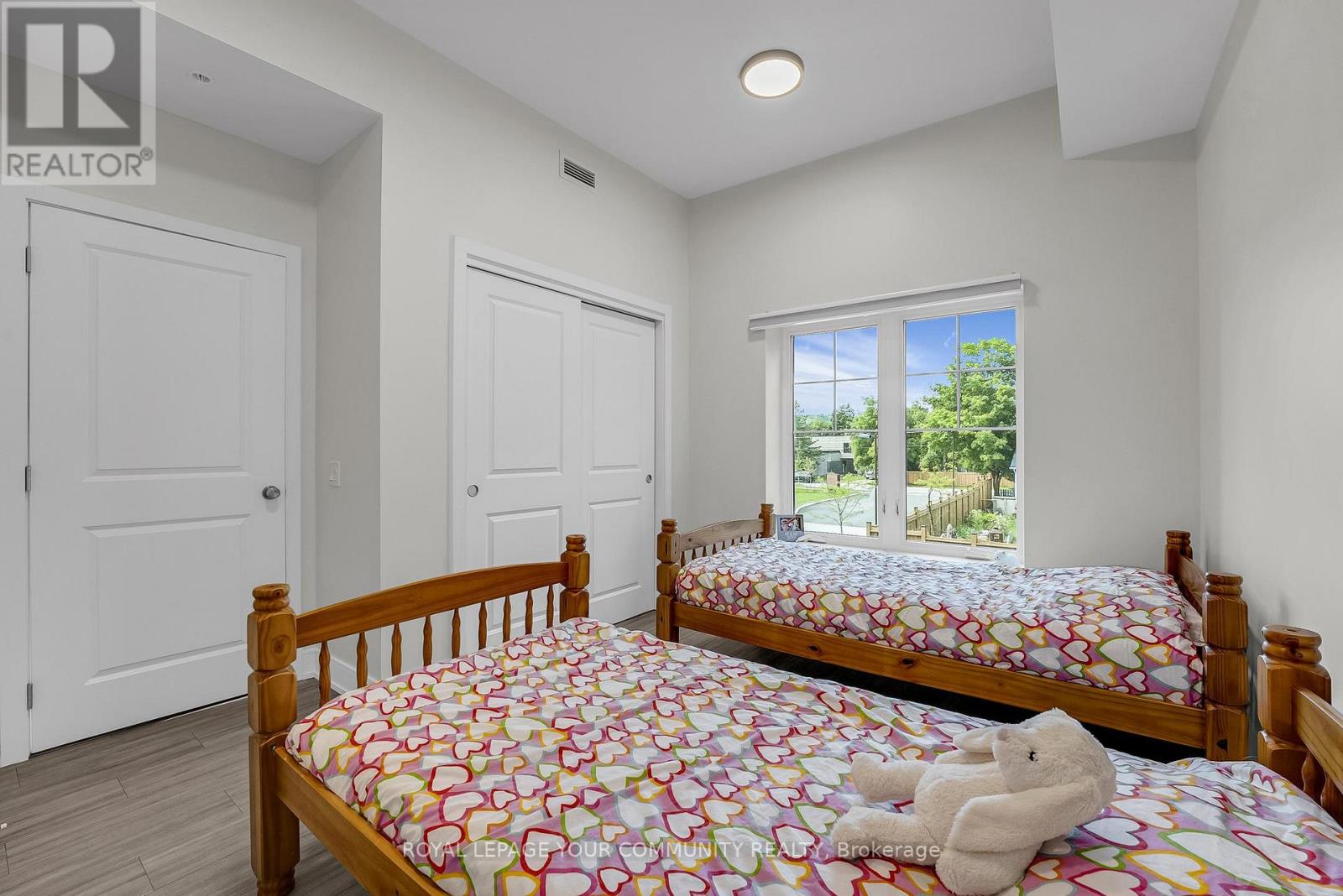 211 - 121 Mary Street, Clearview, Ontario  L0M 1G0 - Photo 17 - S12388054
