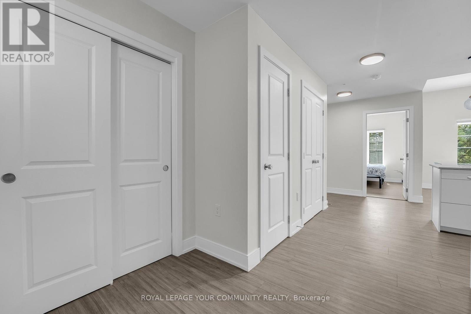 211 - 121 Mary Street, Clearview, Ontario  L0M 1G0 - Photo 4 - S12388054