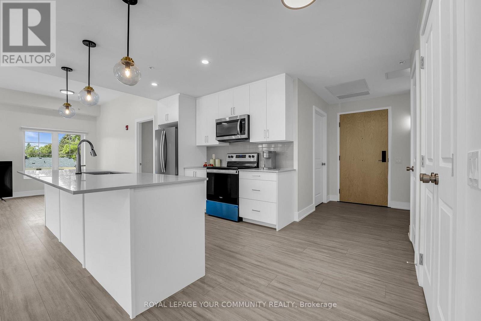 211 - 121 Mary Street, Clearview, Ontario  L0M 1G0 - Photo 5 - S12388054