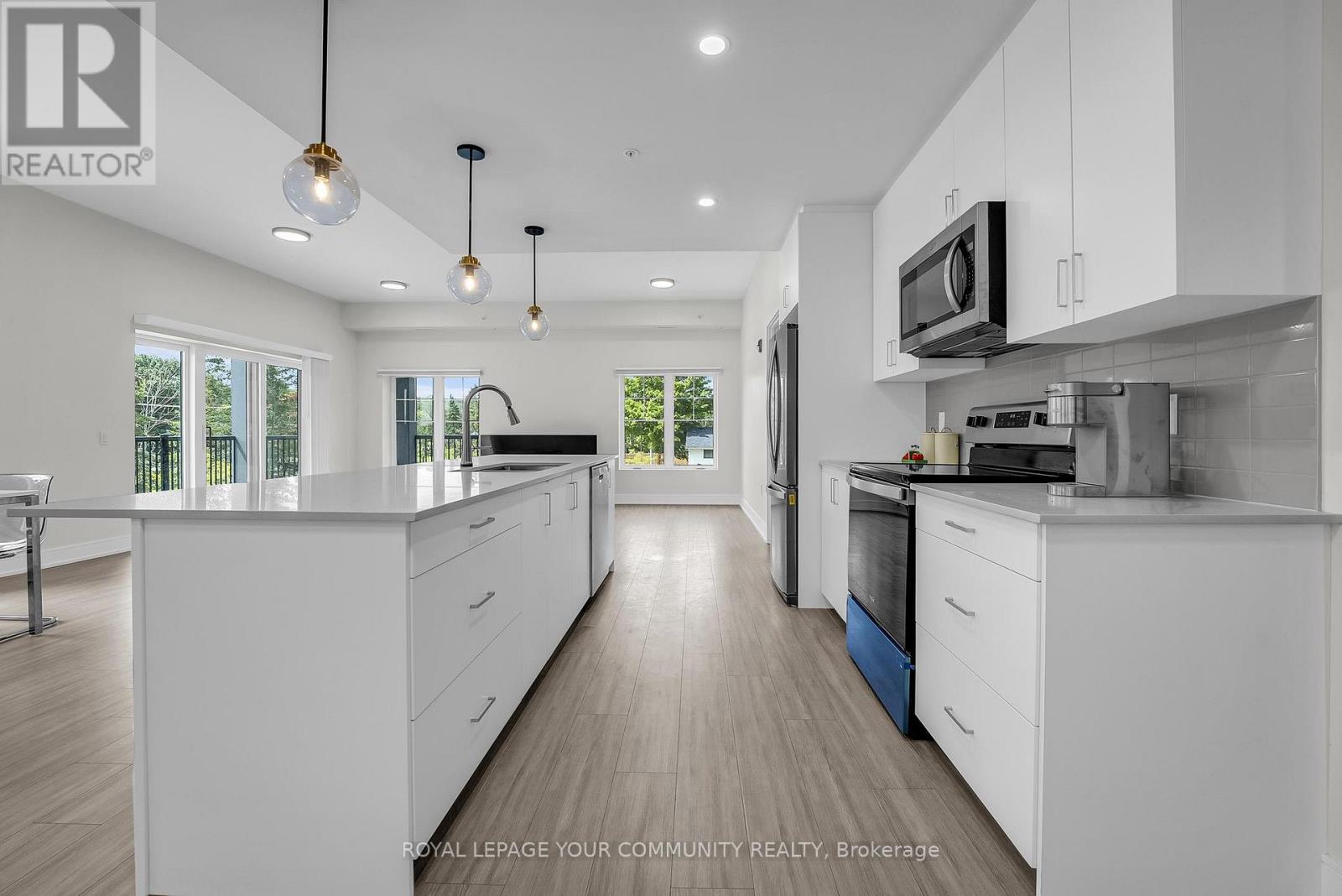 211 - 121 Mary Street, Clearview, Ontario  L0M 1G0 - Photo 6 - S12388054