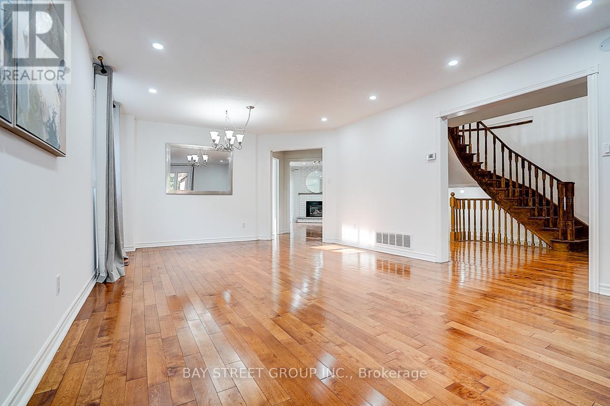 8 Muster Court, Markham, Ontario  L3R 9G5 - Photo 12 - N12385836