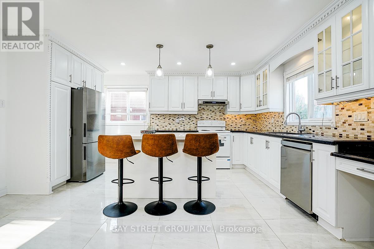 8 Muster Court, Markham, Ontario  L3R 9G5 - Photo 17 - N12385836