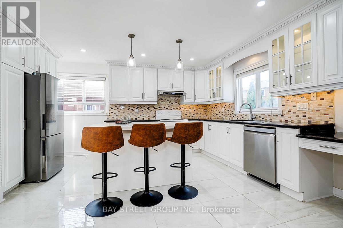 8 Muster Court, Markham, Ontario  L3R 9G5 - Photo 18 - N12385836