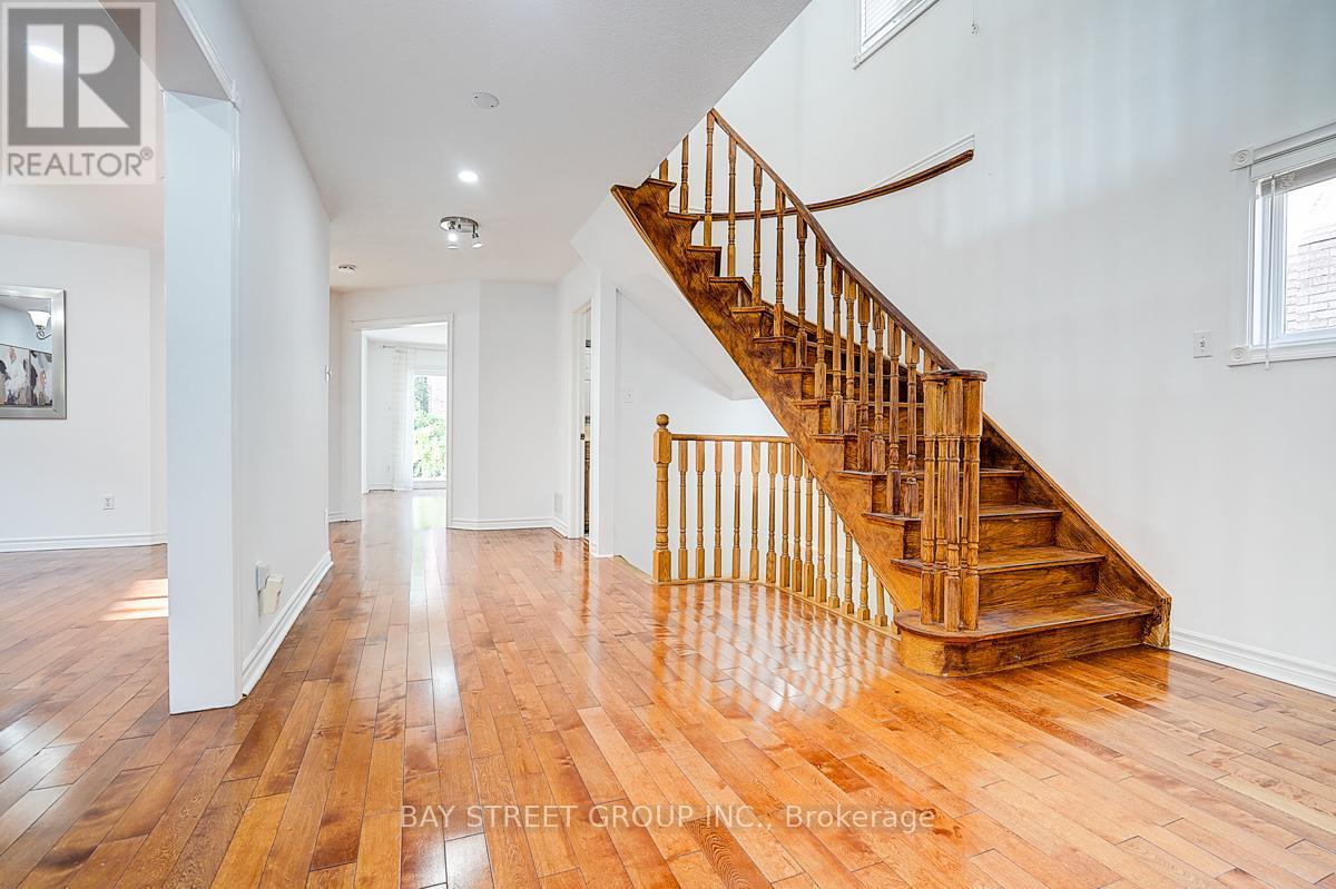 8 Muster Court, Markham, Ontario  L3R 9G5 - Photo 7 - N12385836