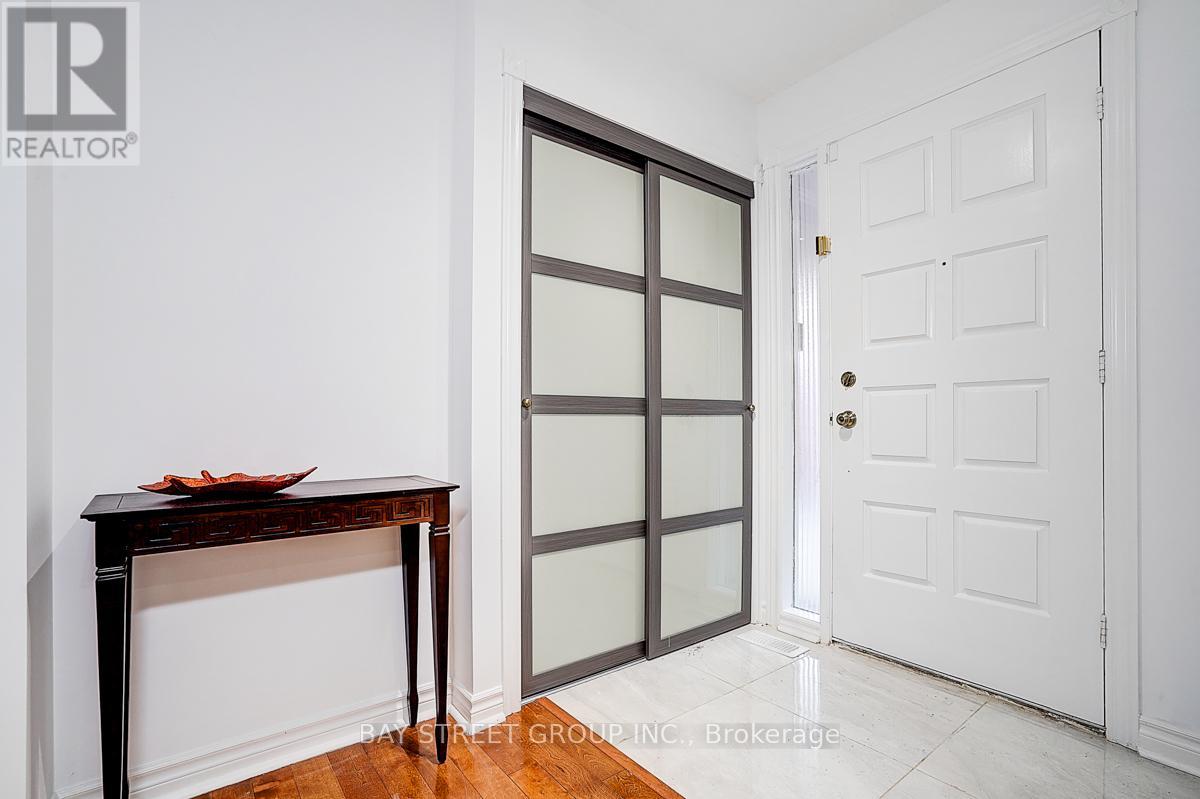 8 Muster Court, Markham, Ontario  L3R 9G5 - Photo 6 - N12385836