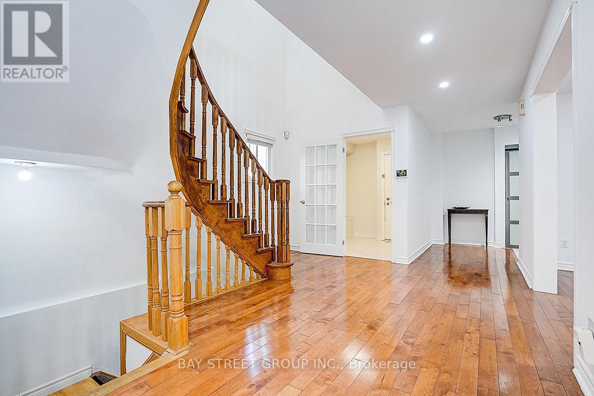 8 Muster Court, Markham, Ontario  L3R 9G5 - Photo 9 - N12385836