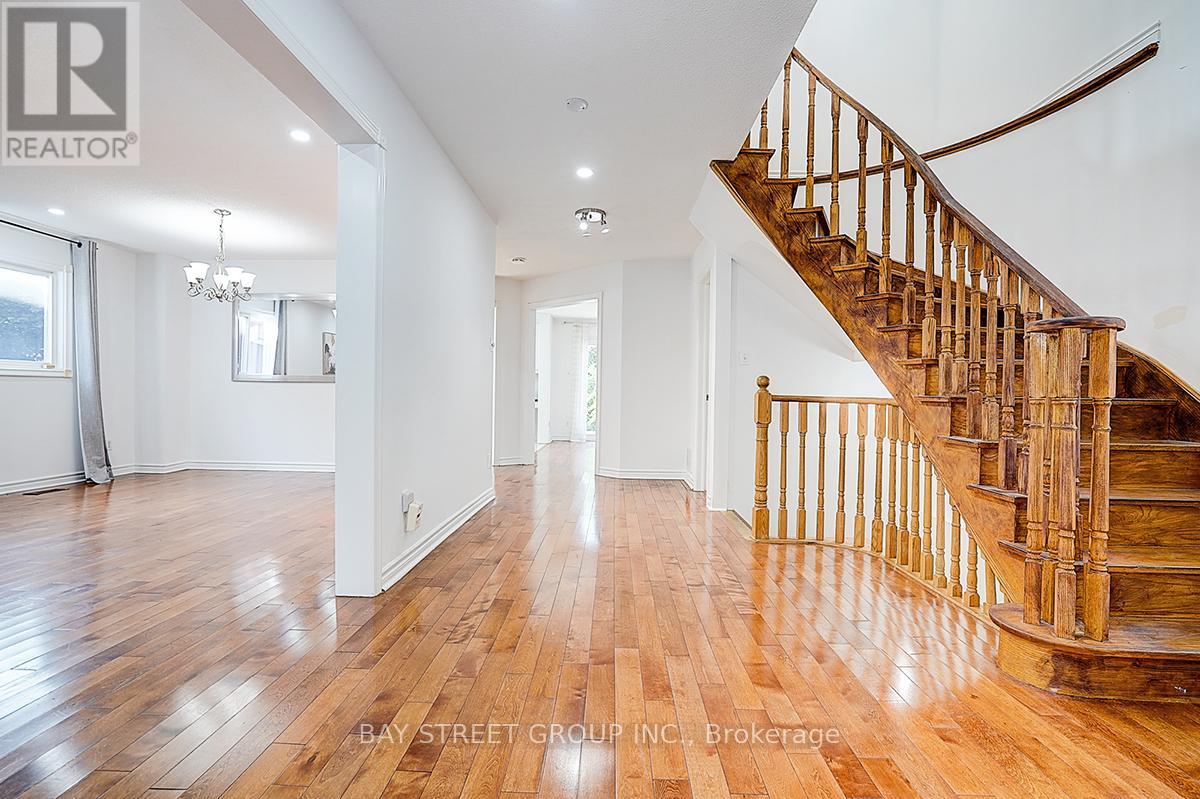 8 Muster Court, Markham, Ontario  L3R 9G5 - Photo 8 - N12385836
