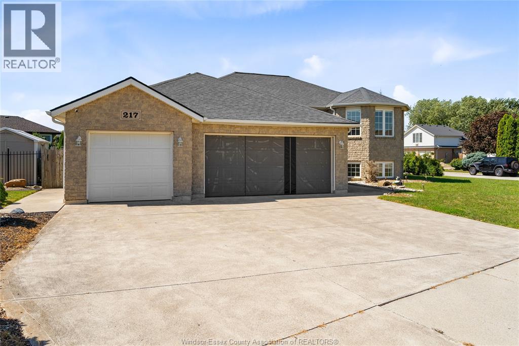 Property at 217 GRANDVIEW BOULEVARD image 3