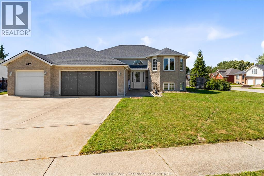 Property at 217 GRANDVIEW BOULEVARD image 4