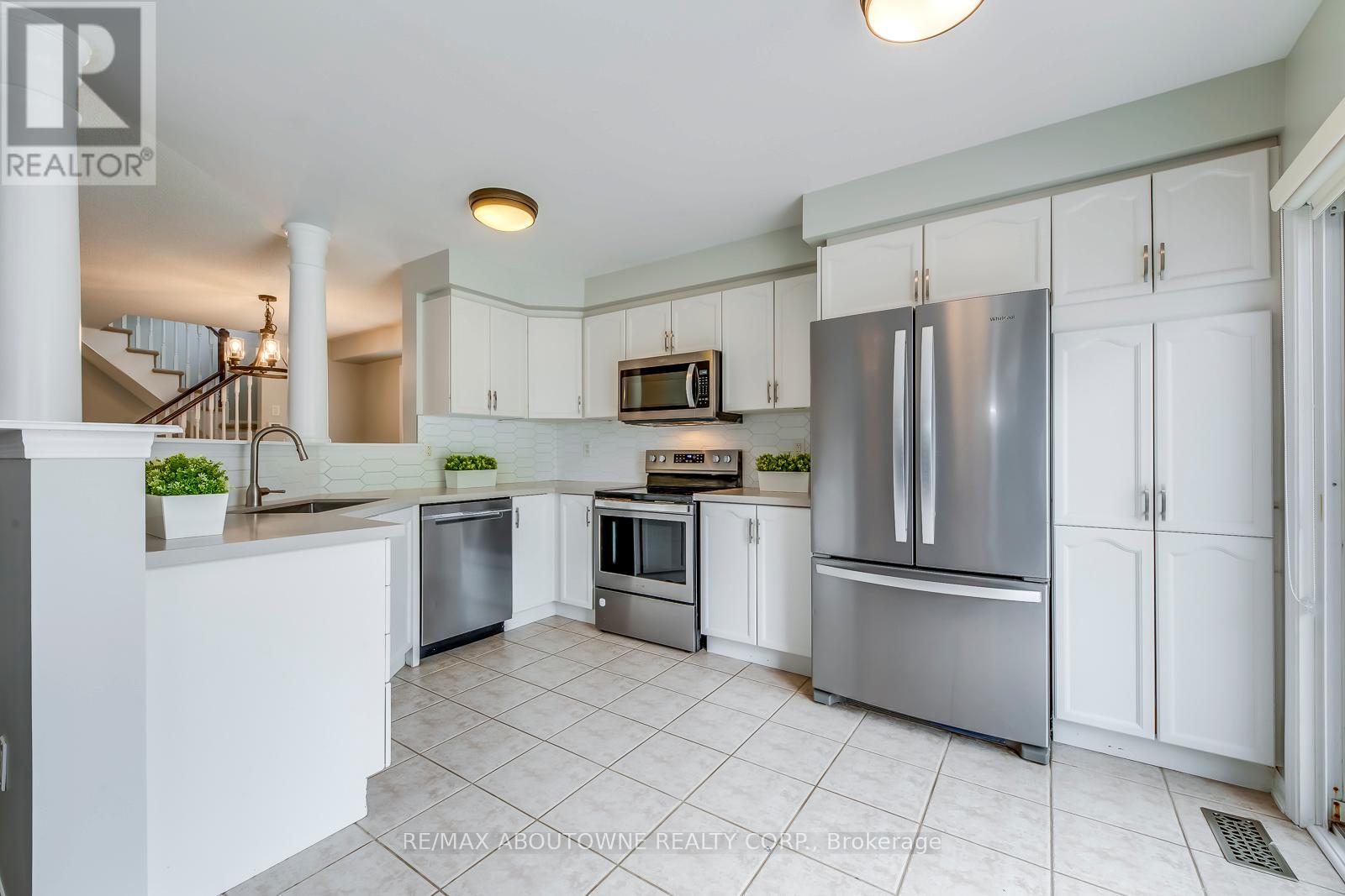 2457 Springforest Drive, Oakville, Ontario  L6M 0A1 - Photo 15 - W12387991