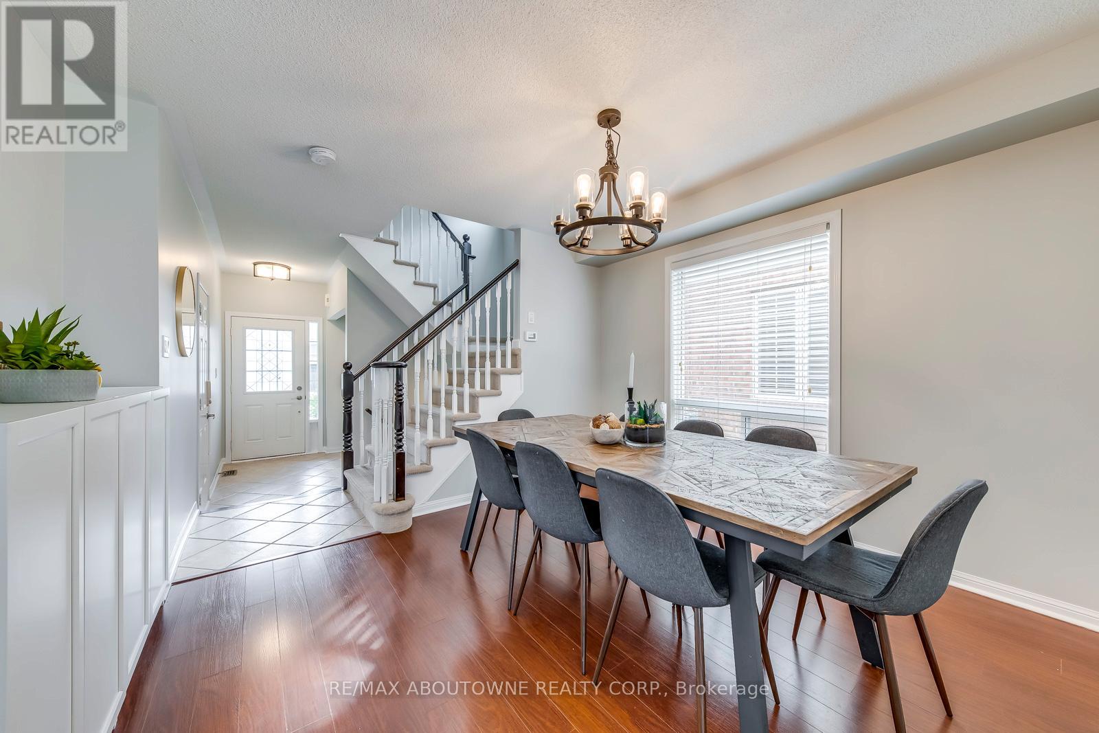 2457 Springforest Drive, Oakville, Ontario  L6M 0A1 - Photo 8 - W12387991