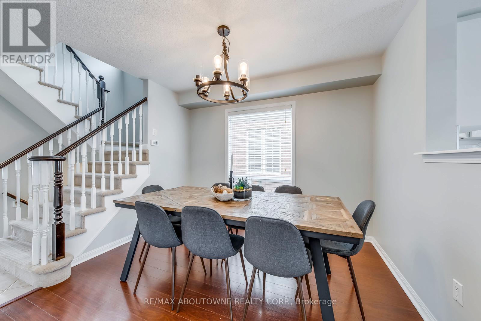 2457 Springforest Drive, Oakville, Ontario  L6M 0A1 - Photo 9 - W12387991