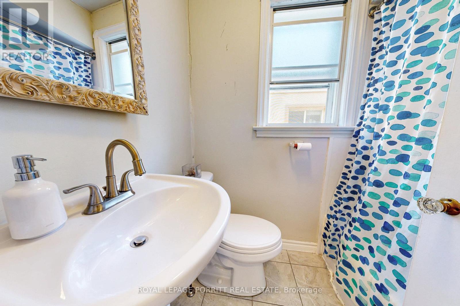 217 Alderbrae Avenue, Toronto, Ontario  M8W 4K4 - Photo 13 - W12388030