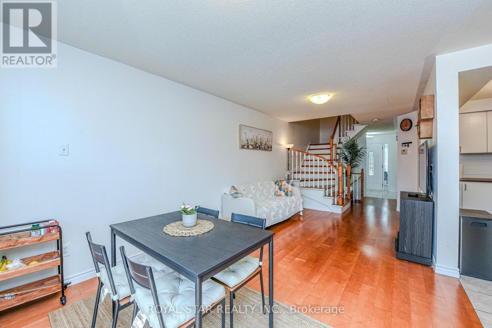 71 Muirland Crescent, Brampton (Northwood Park), Ontario  L6X 4P3 - Photo 13 - W12388034