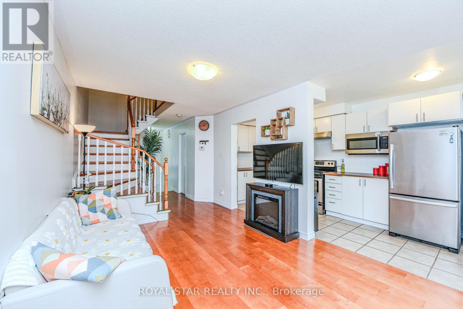 71 Muirland Crescent, Brampton (Northwood Park), Ontario  L6X 4P3 - Photo 16 - W12388034