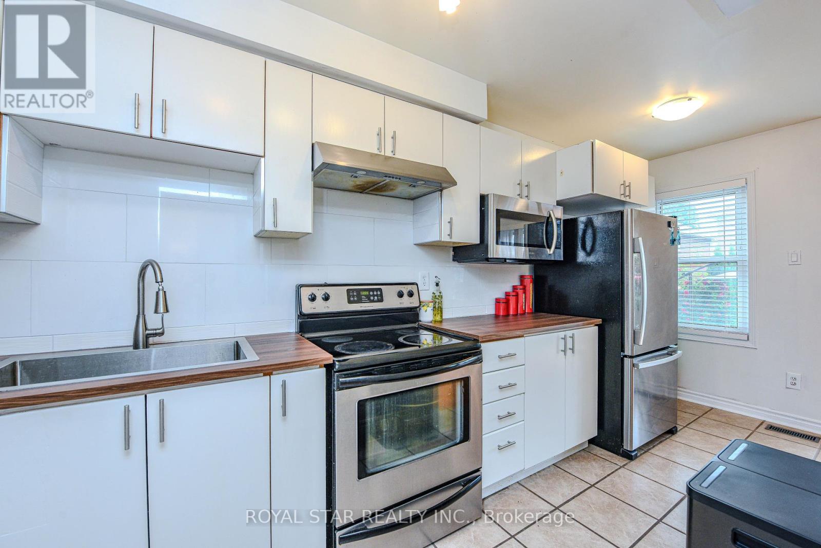 71 Muirland Crescent, Brampton (Northwood Park), Ontario  L6X 4P3 - Photo 18 - W12388034