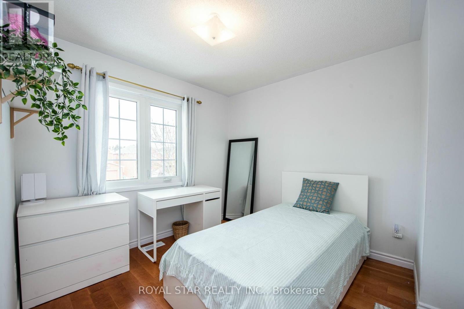 71 Muirland Crescent, Brampton (Northwood Park), Ontario  L6X 4P3 - Photo 27 - W12388034