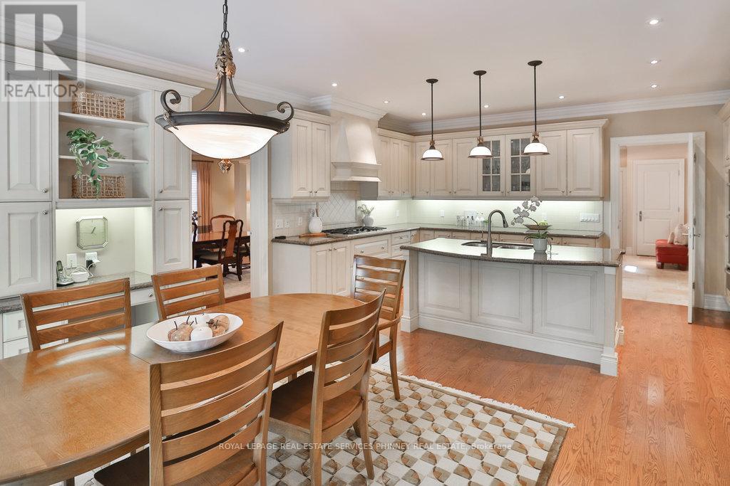 1442 Glenburnie Road, Mississauga, Ontario  L5G 3C8 - Photo 10 - W12388069