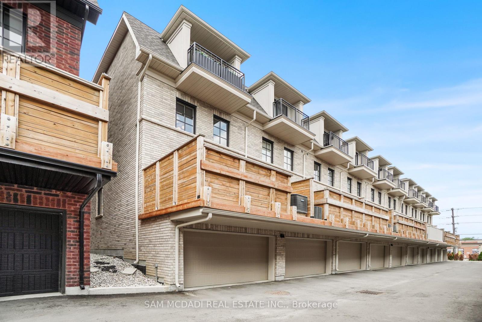 24 - 10 Lunar Crescent, Mississauga, Ontario  L5M 2P6 - Photo 34 - W12388081
