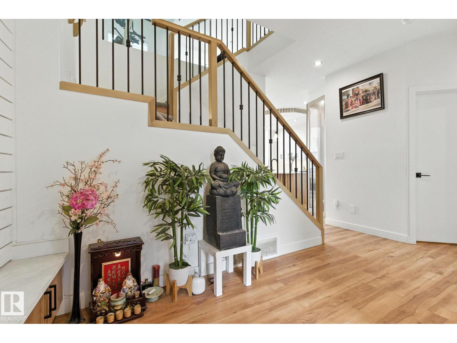 1048 Goldfinch Wy Nw, Edmonton, Alberta  T5S 0R2 - Photo 3 - E4456687