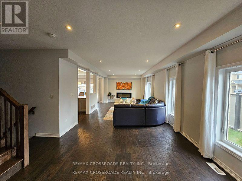 35 Cutts Crescent, Hamilton, Ontario  L0R 1C0 - Photo 3 - X12387976