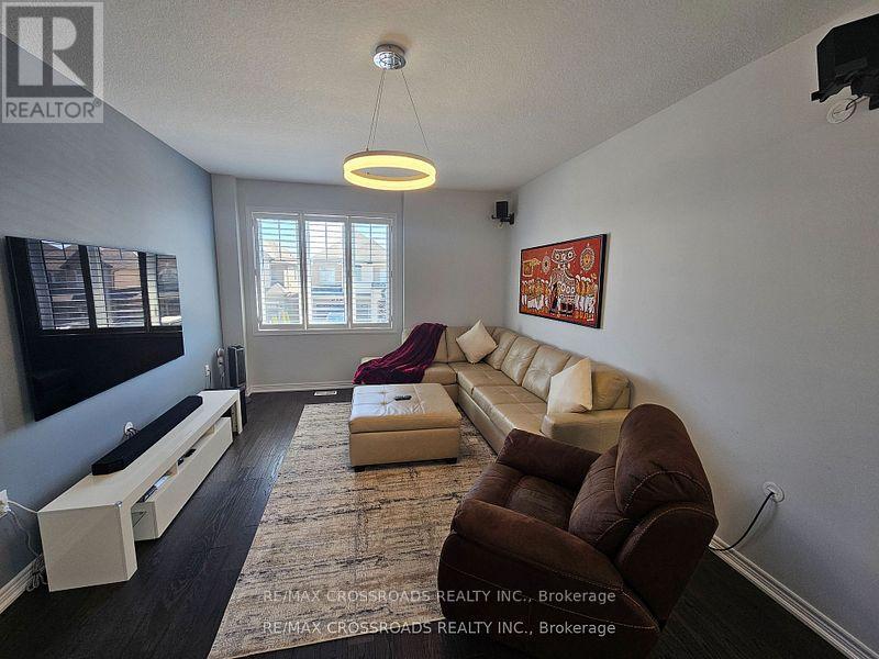 35 Cutts Crescent, Hamilton, Ontario  L0R 1C0 - Photo 9 - X12387976