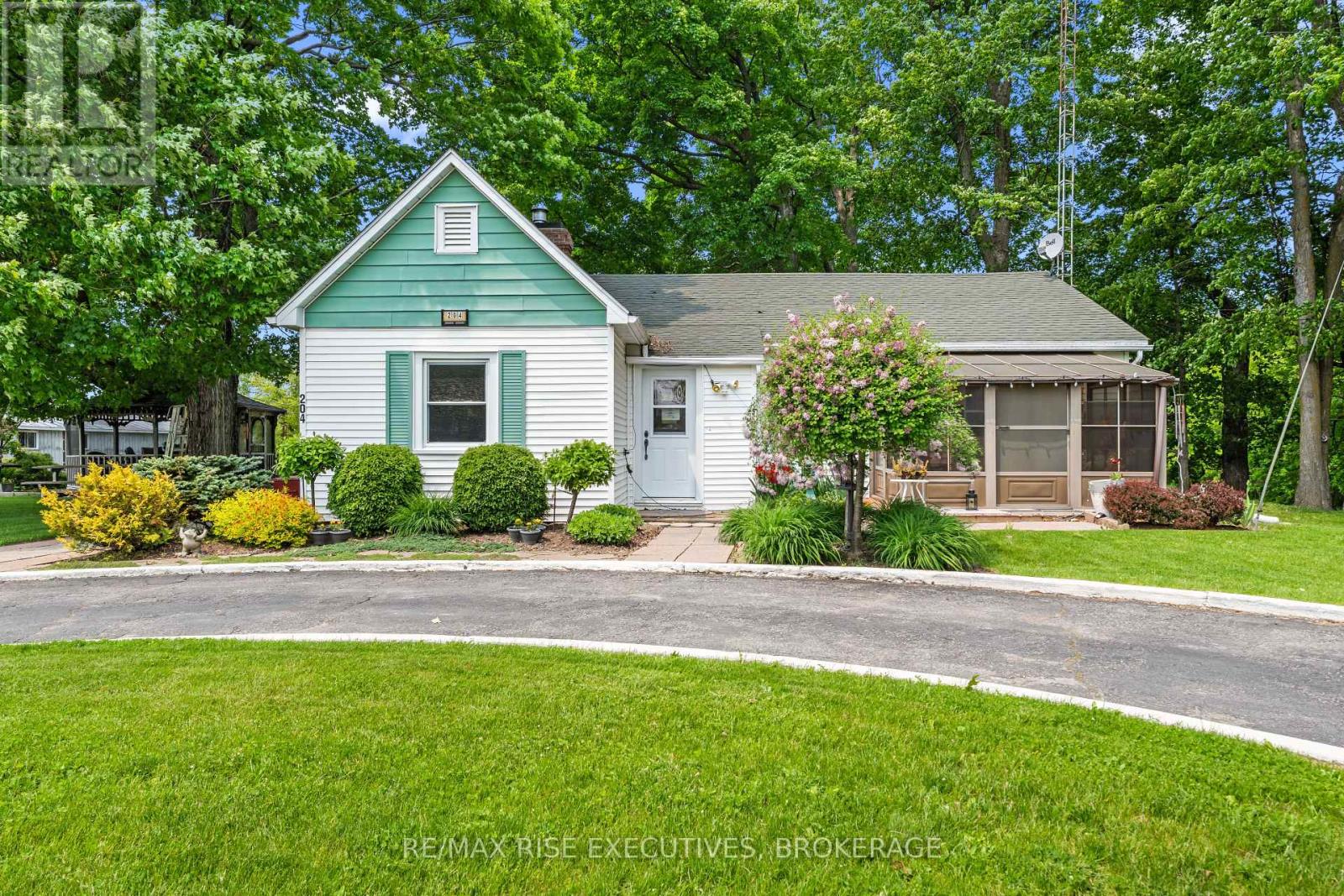 204 R33 N, Rideau Lakes, Ontario  K0G 1V0 - Photo 2 - X12388360