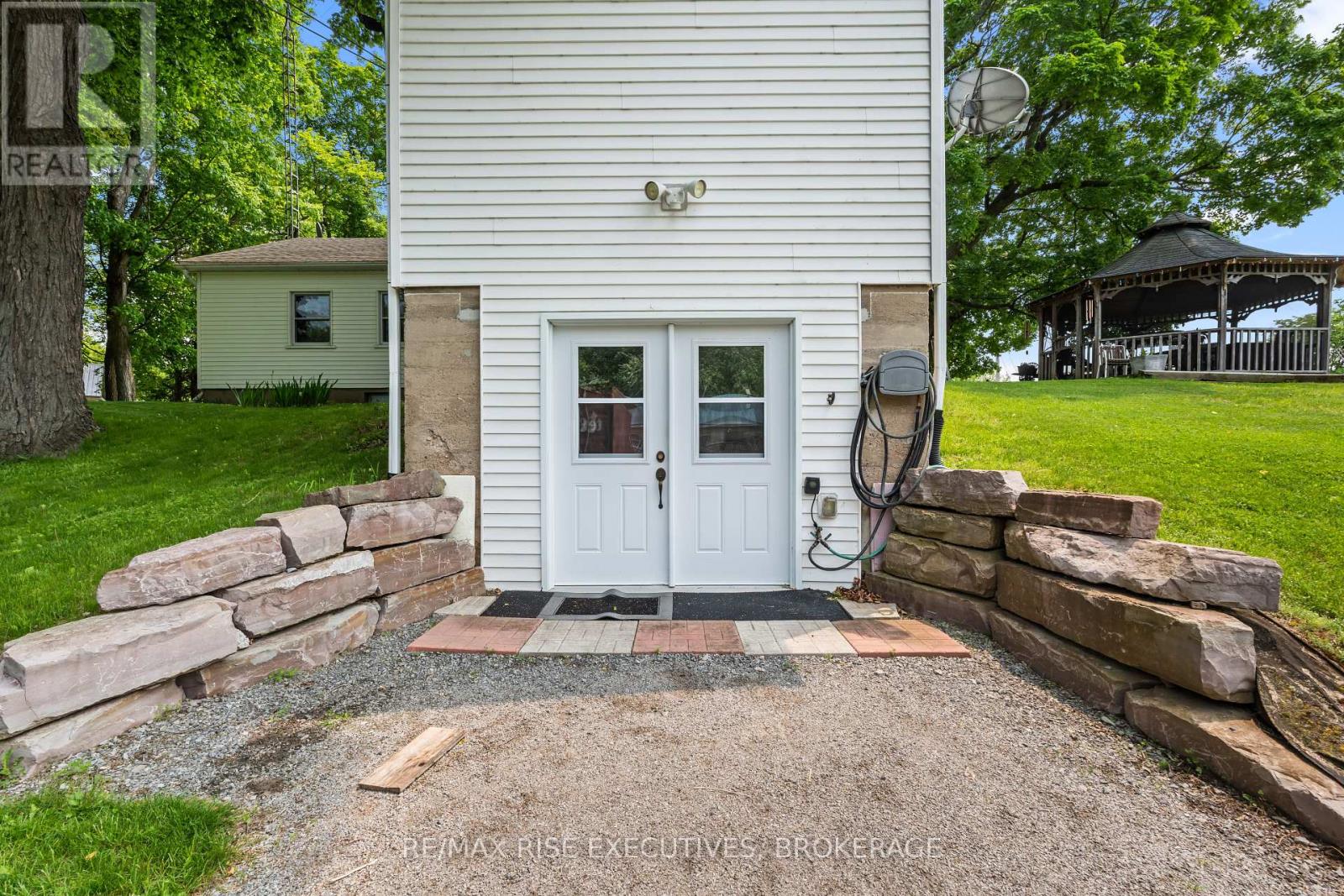 204 R33 N, Rideau Lakes, Ontario  K0G 1V0 - Photo 34 - X12388360