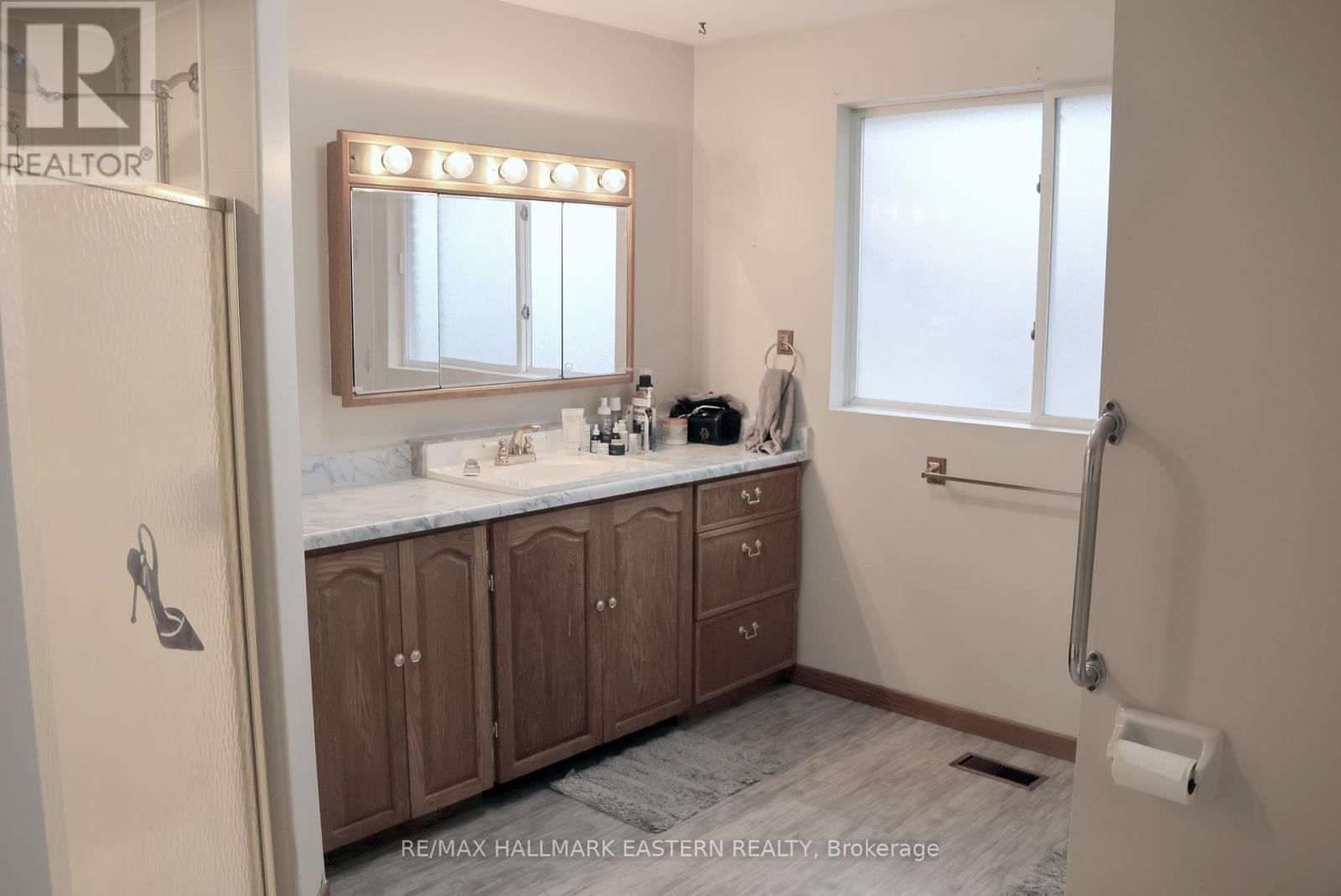 350 Dominion Crescent, Peterborough, Ontario  K9H 5H1 - Photo 17 - X12388327