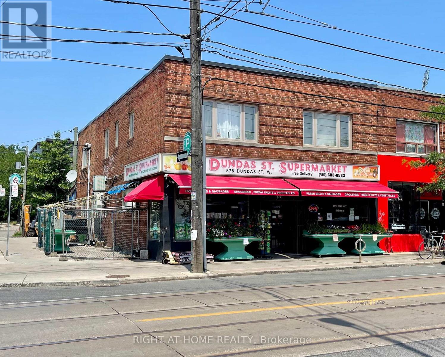 878 Dundas Street, Toronto (Trinity-Bellwoods), Ontario  M6J 1V7 - Photo 1 - C12388266