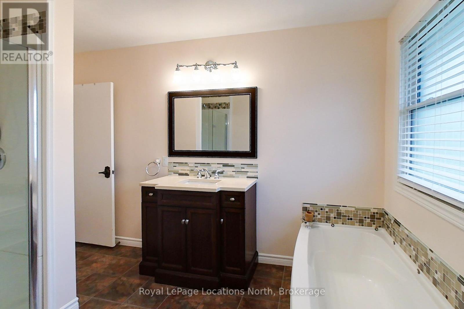 223 Pearson Street, Meaford, Ontario  N4L 1L6 - Photo 33 - X12388401