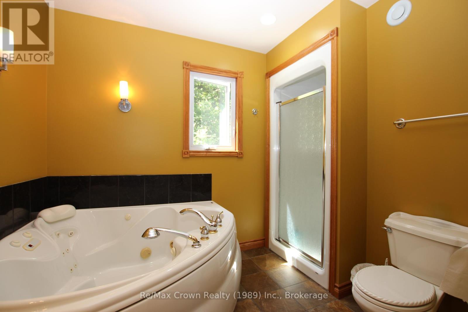 130b Barrett Road, Nipissing (Commanda), Ontario  P0H 1J0 - Photo 22 - X12388411