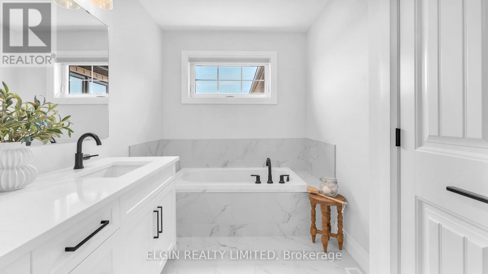 54 Optimist Drive, Southwold, Ontario  N5P 0G4 - Photo 30 - X12388362
