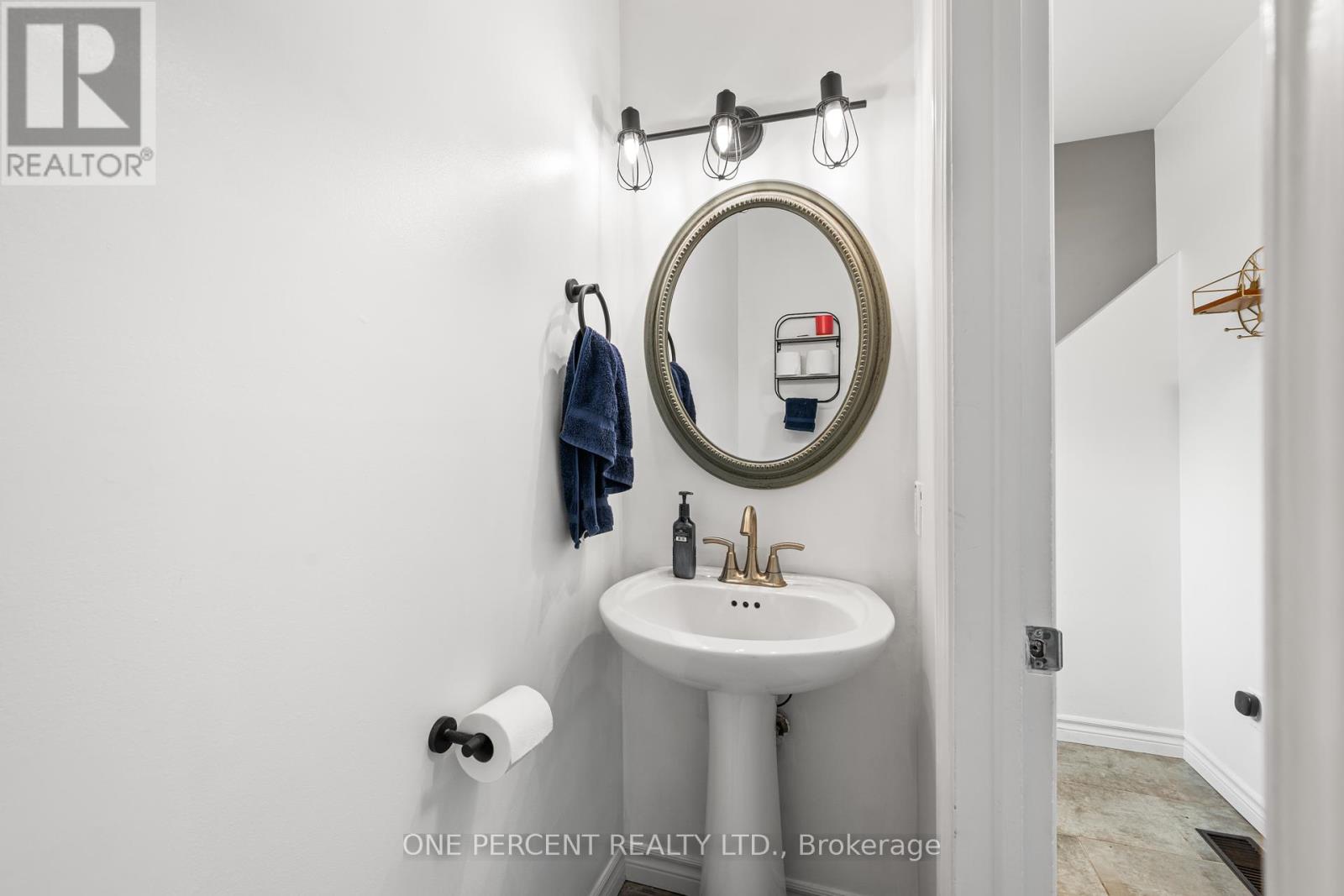 16 Shouldice Crescent, Ottawa, Ontario  K2L 1M9 - Photo 12 - X12388351