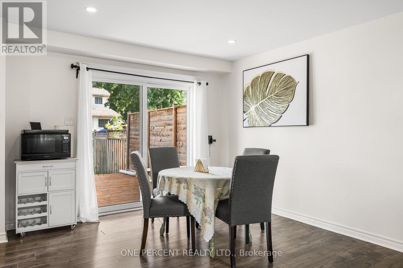 16 Shouldice Crescent, Ottawa, Ontario  K2L 1M9 - Photo 6 - X12388351