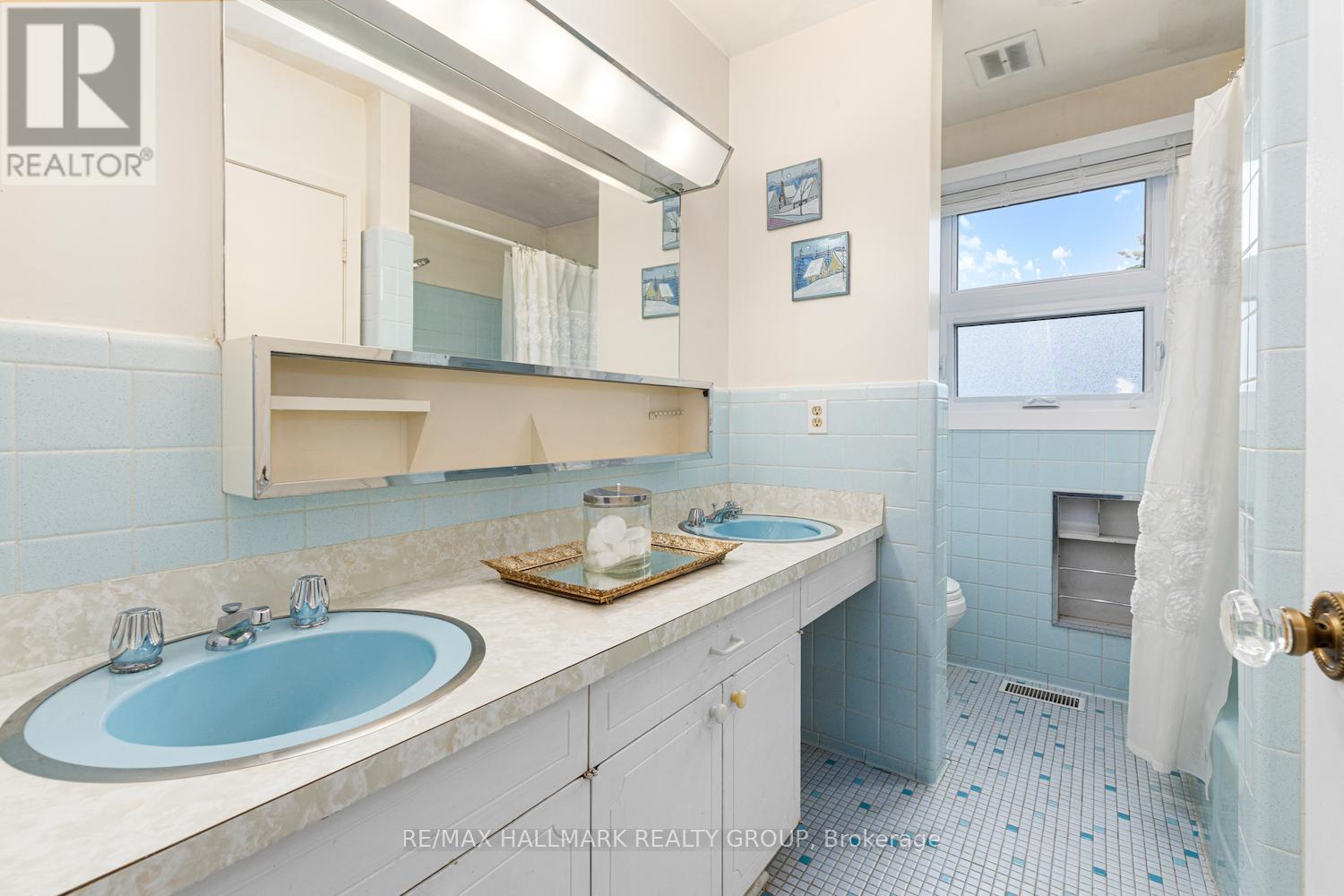 2435 Georgina Drive, Ottawa, Ontario  K2B 7N1 - Photo 30 - X12388392