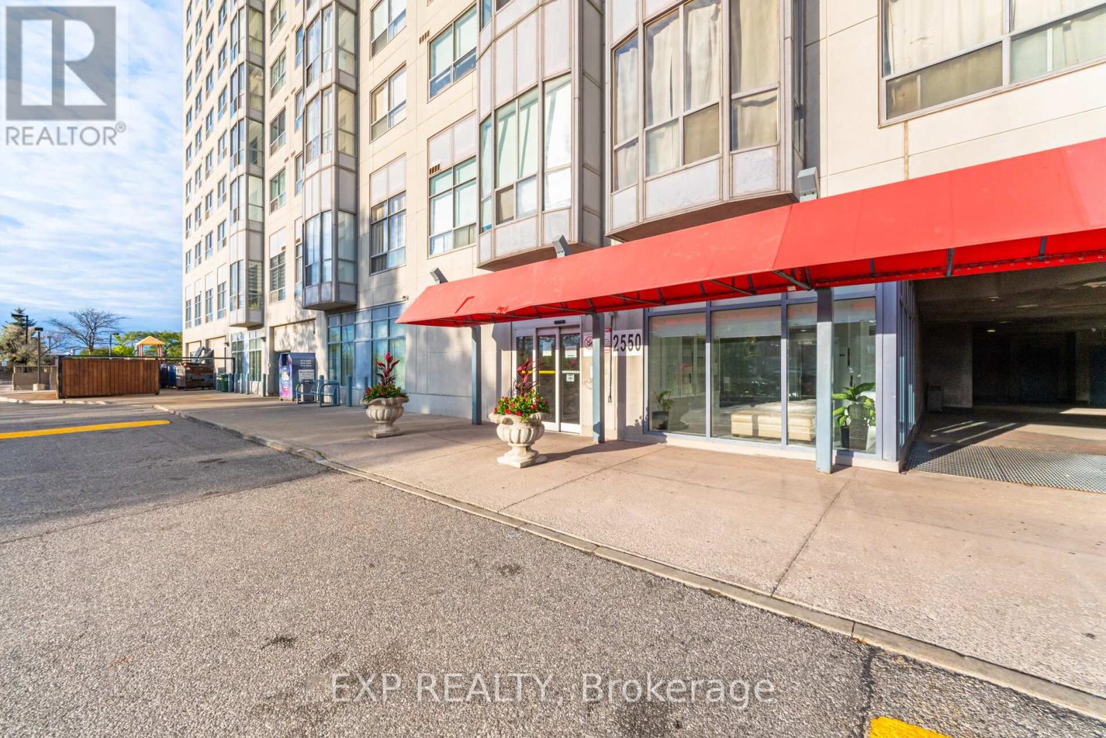 1202 - 2550 Lawrence Avenue E, Toronto, Ontario  M1P 2R7 - Photo 2 - E12388250